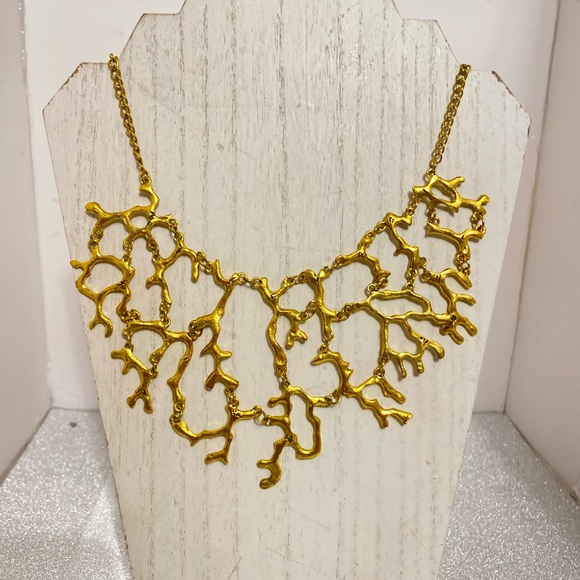 Gold Coral-Inspired Necklace - Picture 4 of 6